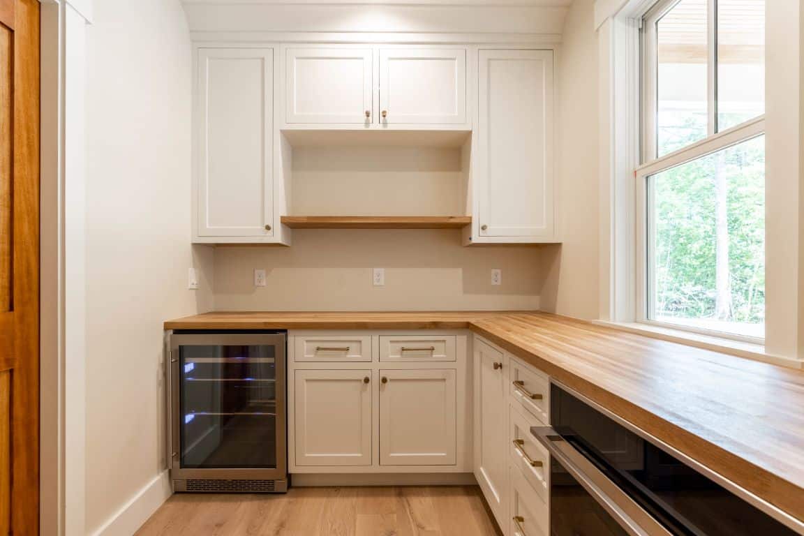 Modern Kitchen White cabinets